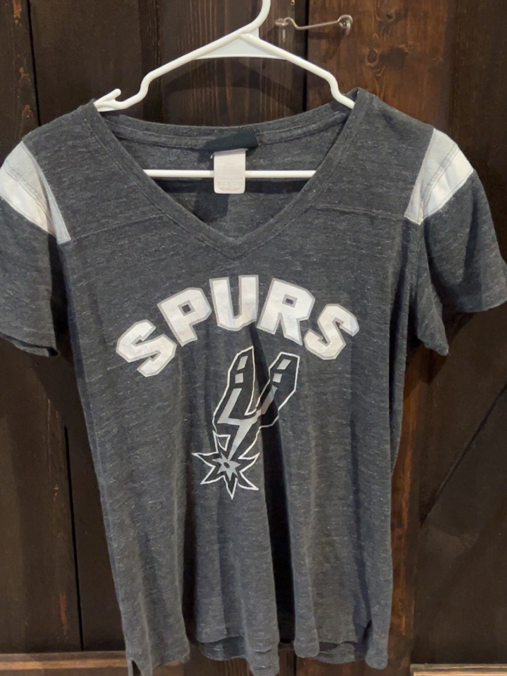 5th & Ocean Gray and White Spurs V-Neck Tee